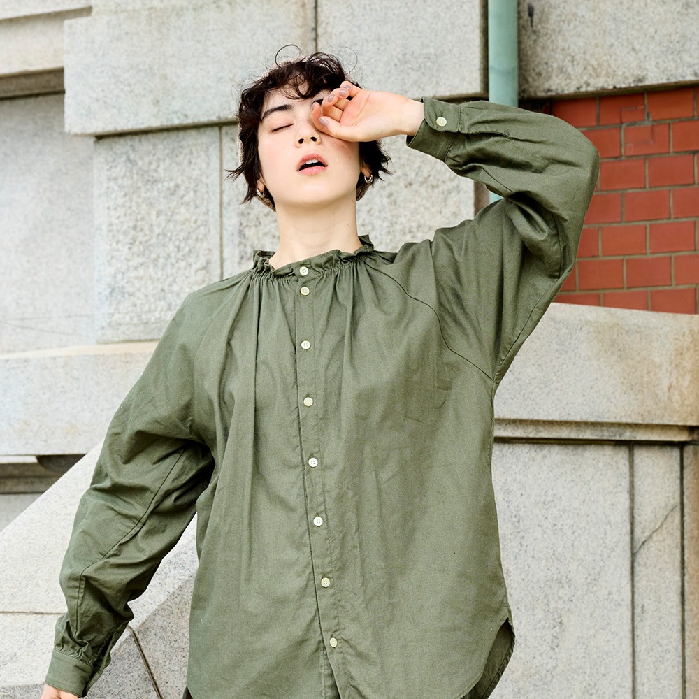 NARU(ナル) 30ビエラワッシャー フリルネックシャツ 665856