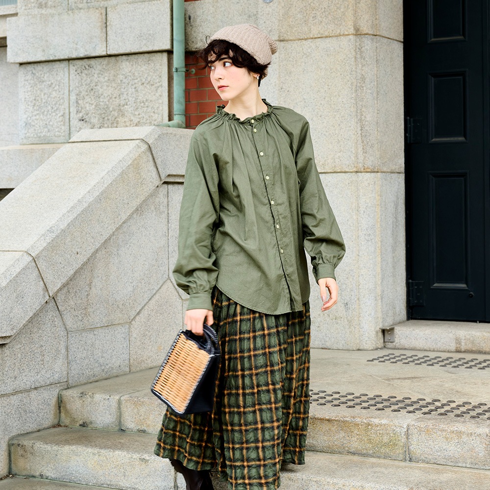 NARU(ナル) 30ビエラワッシャー フリルネックシャツ 665856