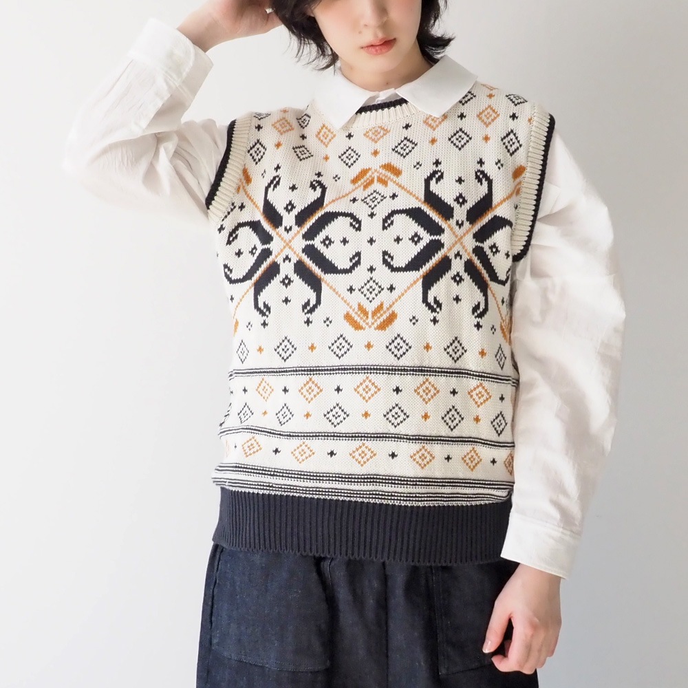 NARU(ナル) コンパクトヤーン 雪柄ケーブルベスト 666400