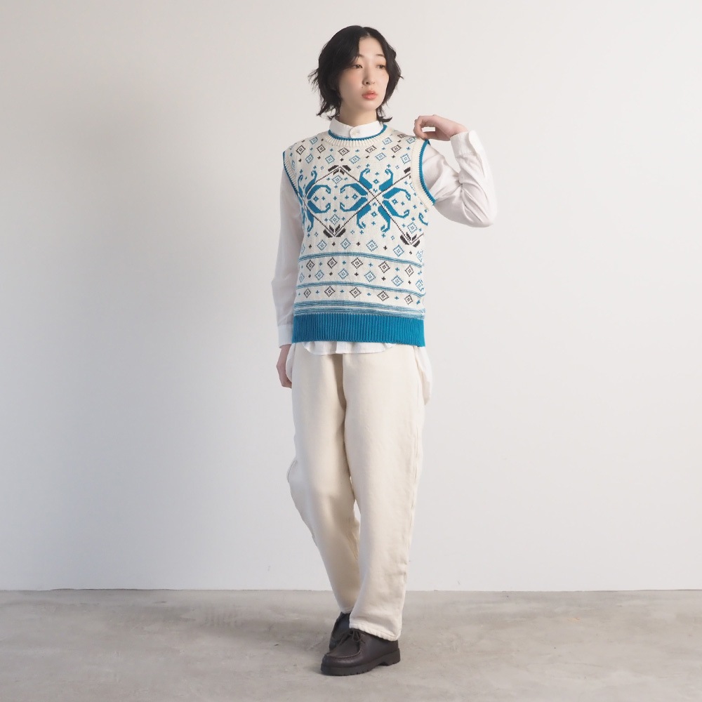 NARU(ナル) コンパクトヤーン 雪柄ケーブルベスト 666400 | 2025秋冬