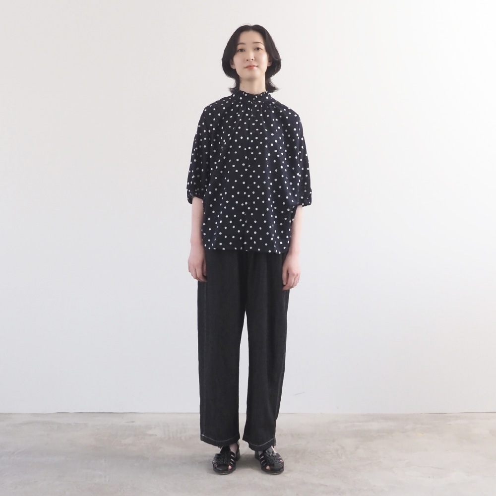 NARU(ナル) 80ローンランダムポルカドット ターキーシャツフリルネック