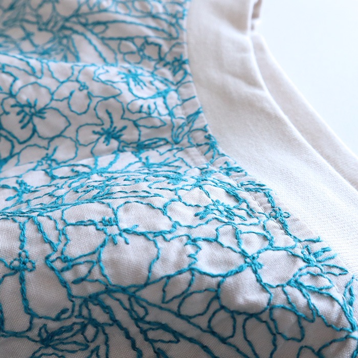NARU(ナル) 40/2天竺×60sローン花柄刺繍 クルーネックPO 654045