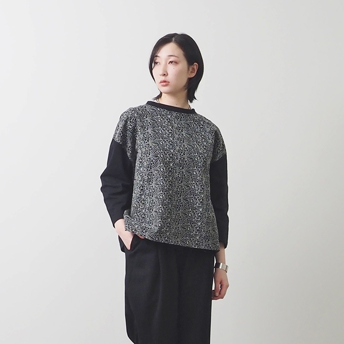 NARU(ナル) 40/2天竺×60sローン花柄刺繍 クルーネックPO 654045
