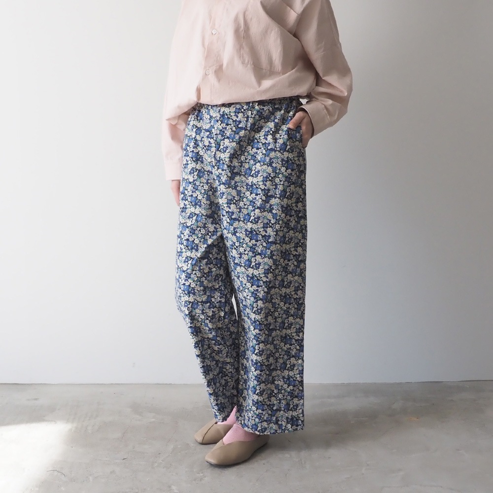 NARU(ナル) 30ビエラ微起毛フラワーワルツ柄 ストレートパンツ 6698061