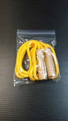 カラー縄跳び16打　柄付（ﾊﾟｲﾚﾝｶﾗｰﾛｰﾌﾟ）黄色　袋入
