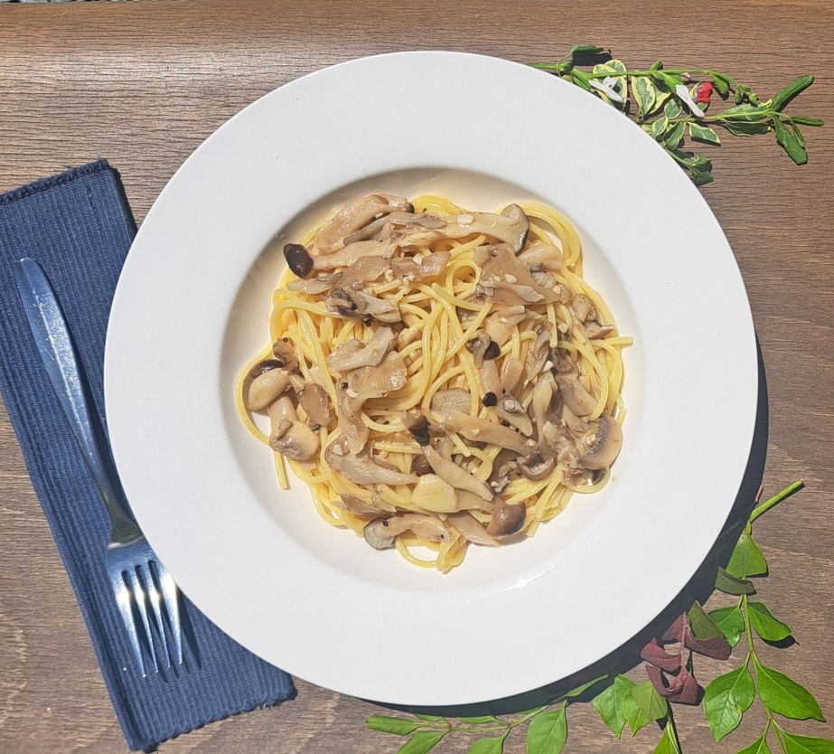 きのこと甲州梅の和風ソース