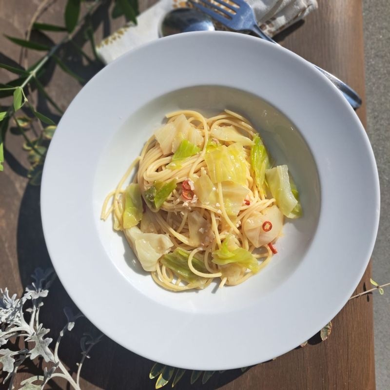 キャベツとアンチョビのペペロンチーノ