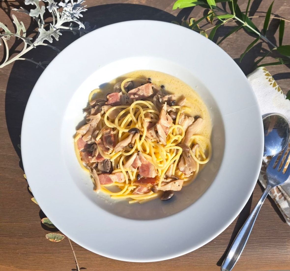 ３種類のきのことベーコンのクリームソース