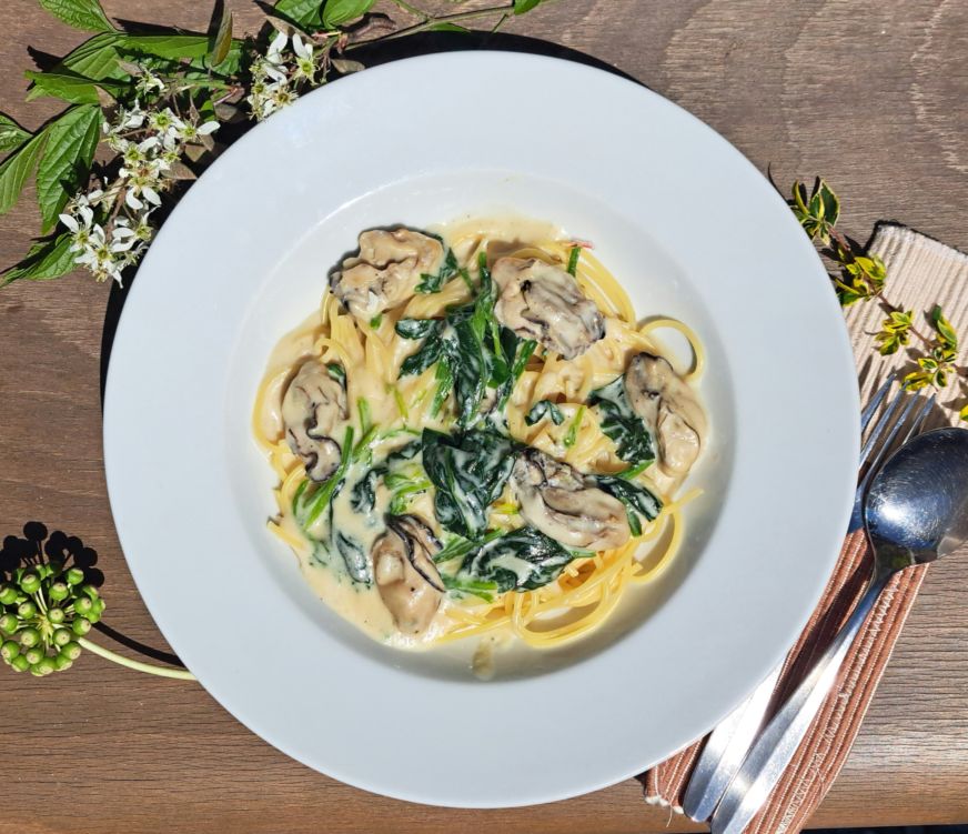 冬限定！広島産カキとほうれん草のクリームソース