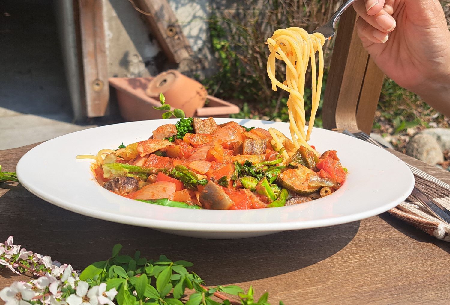 春限定！春野菜いっぱいのトマトソース