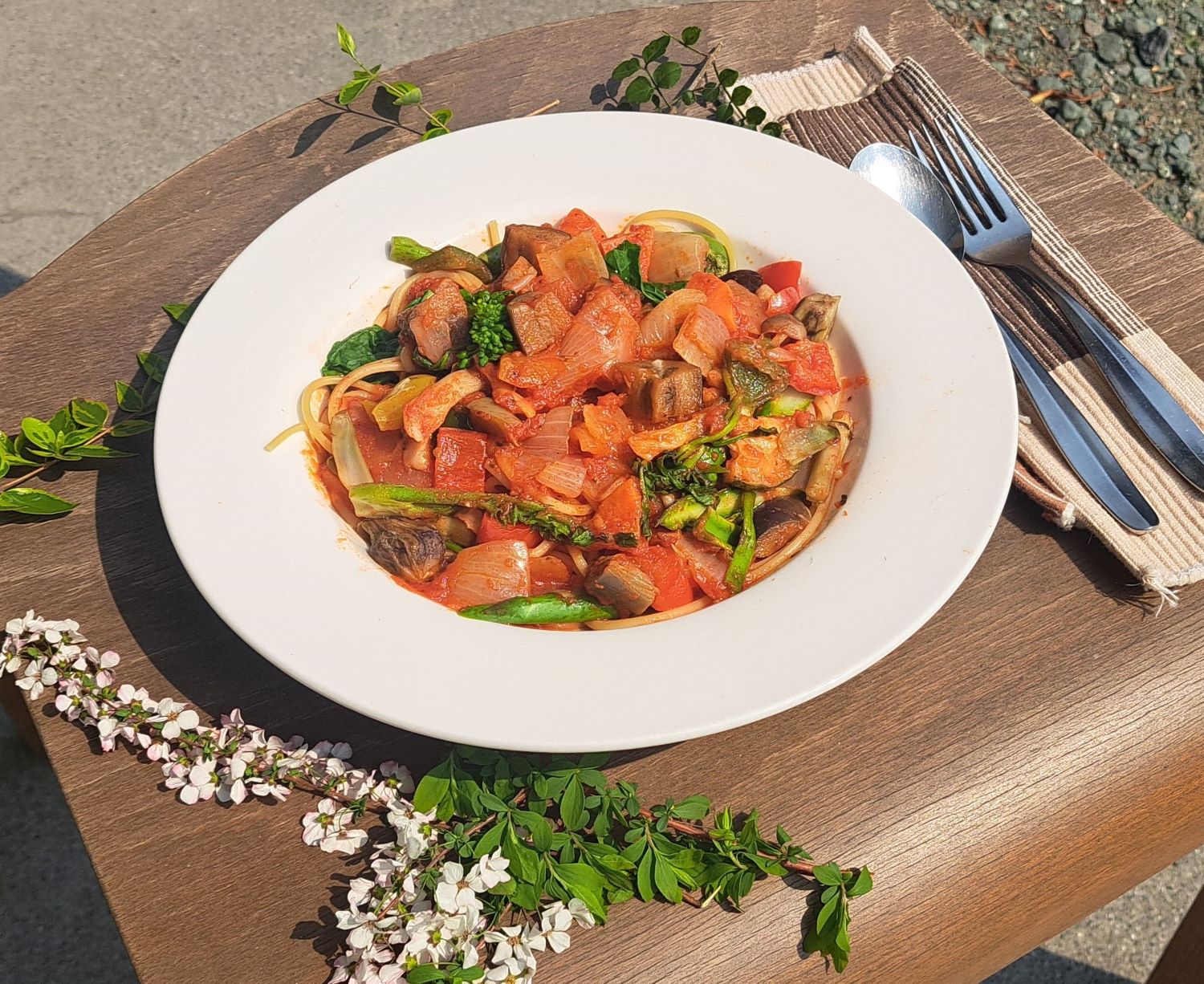 春限定！春野菜いっぱいのトマトソース