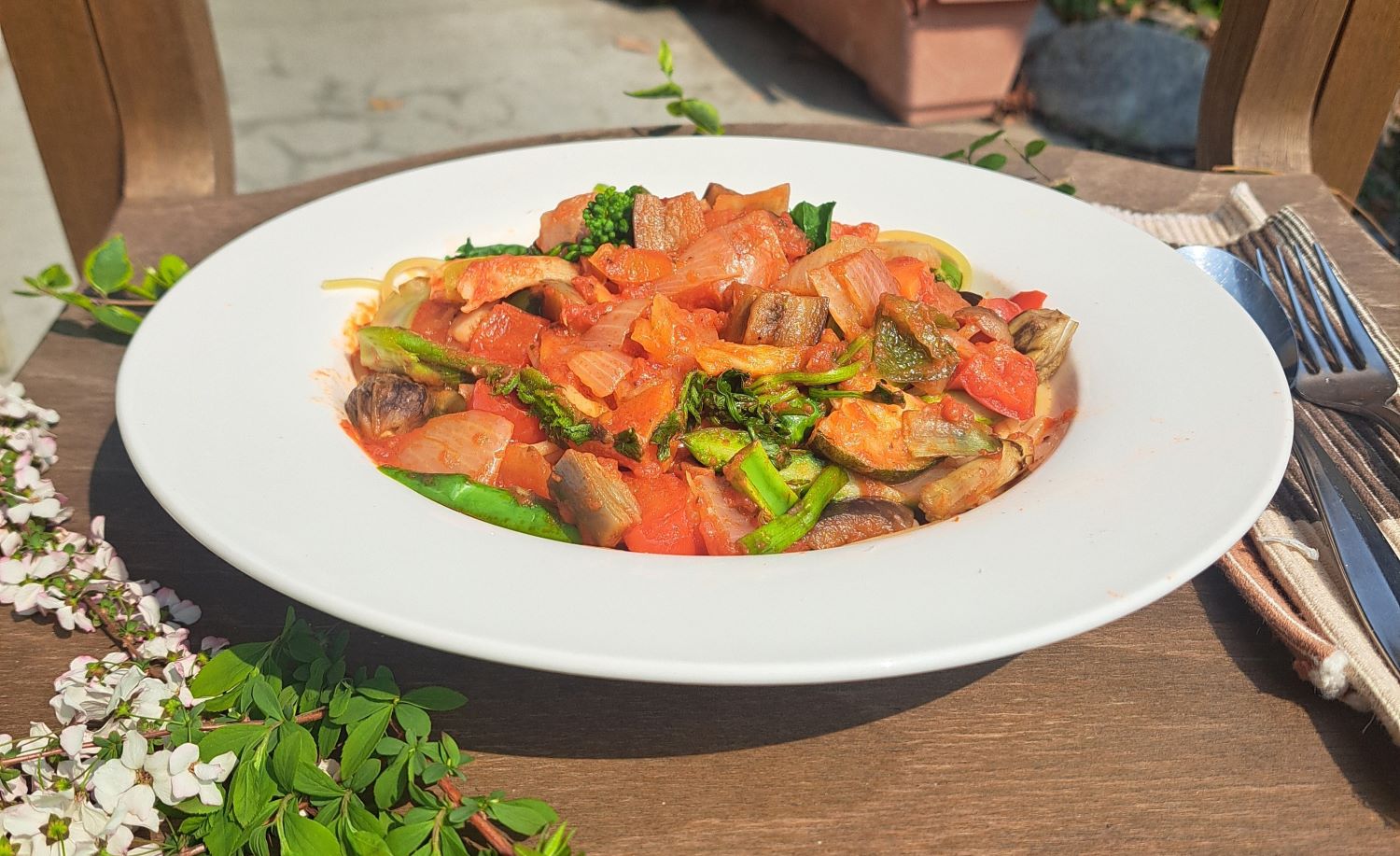 春限定！春野菜いっぱいのトマトソース