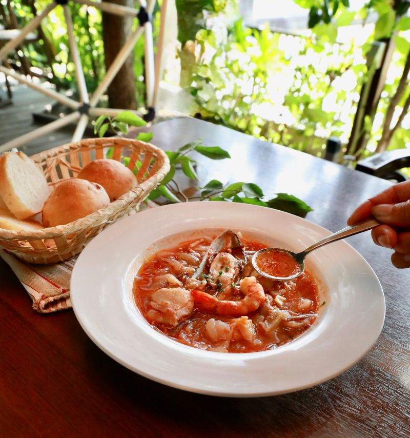 魚介たっぷりブイヤベース