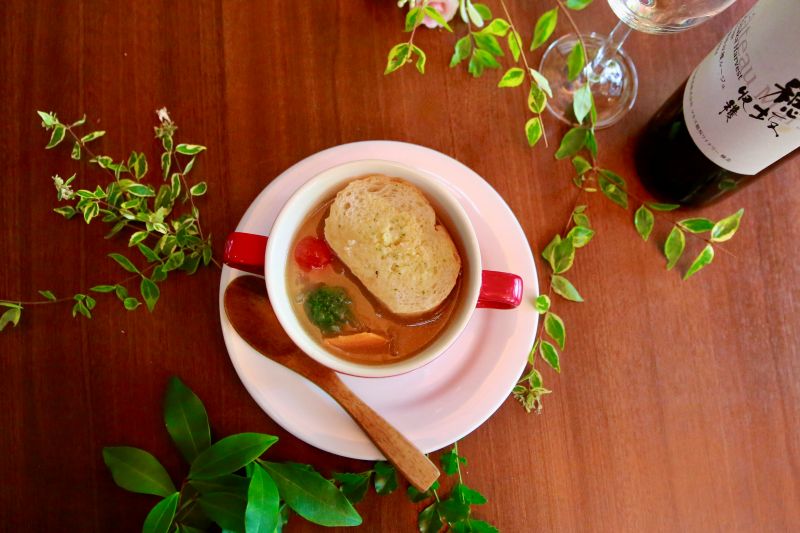 パンと食べるオニオンスープ