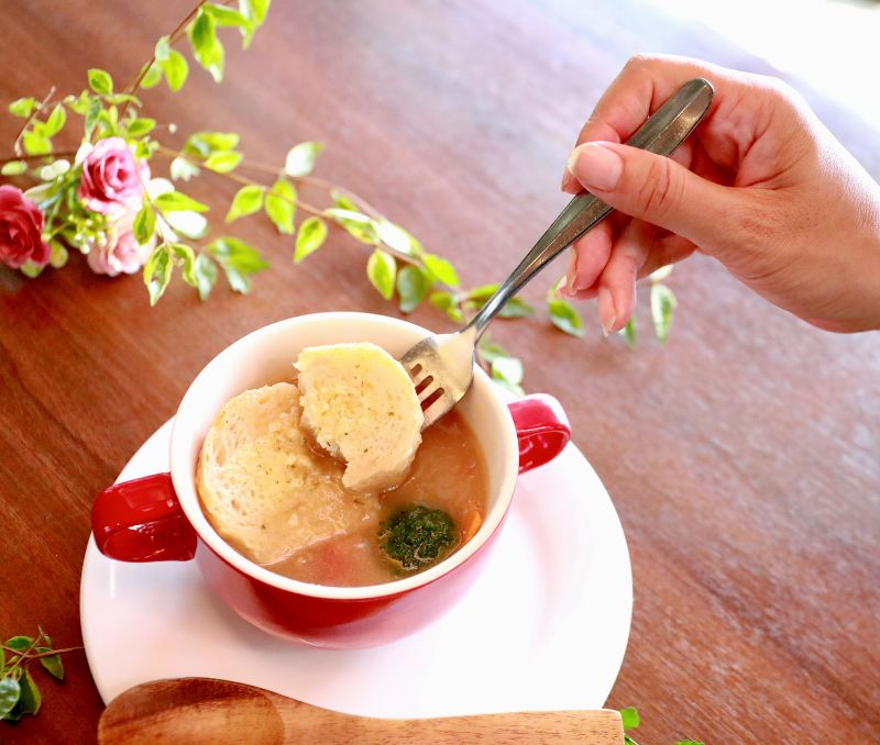 パンと食べるオニオンスープ