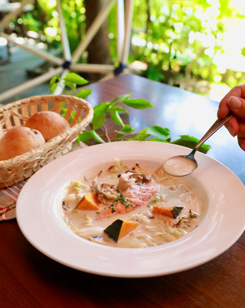 鮭と野菜の豆乳みそスープ