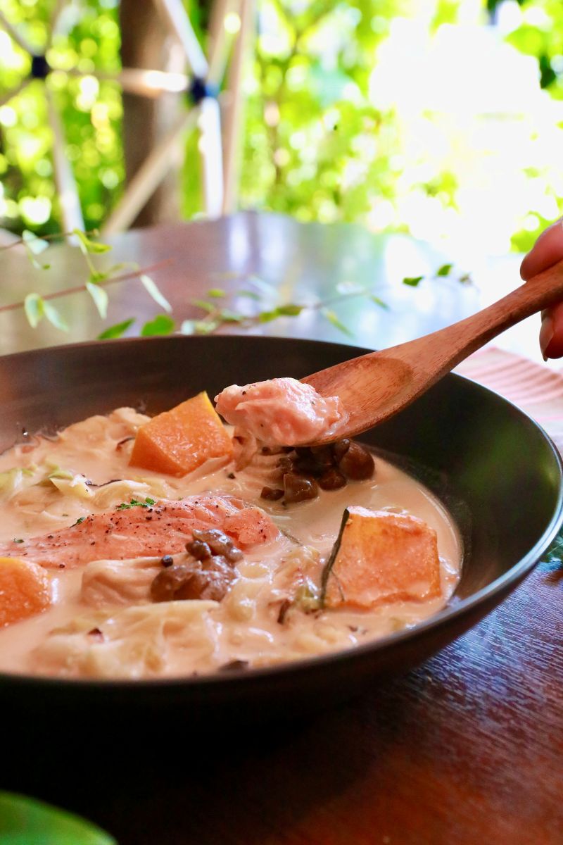 鮭と野菜の豆乳みそスープ