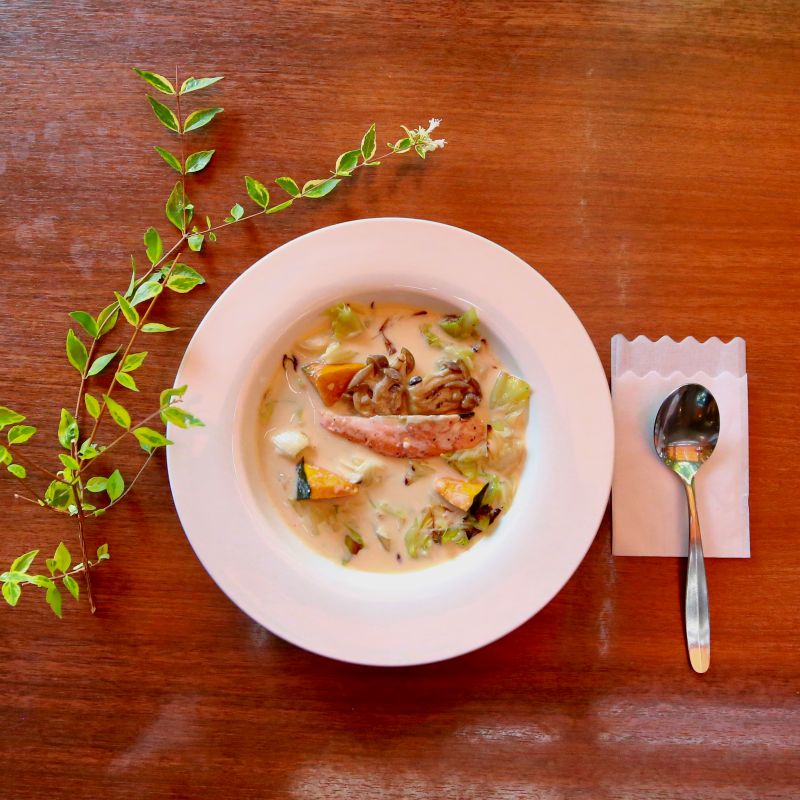 鮭と野菜の豆乳みそスープ