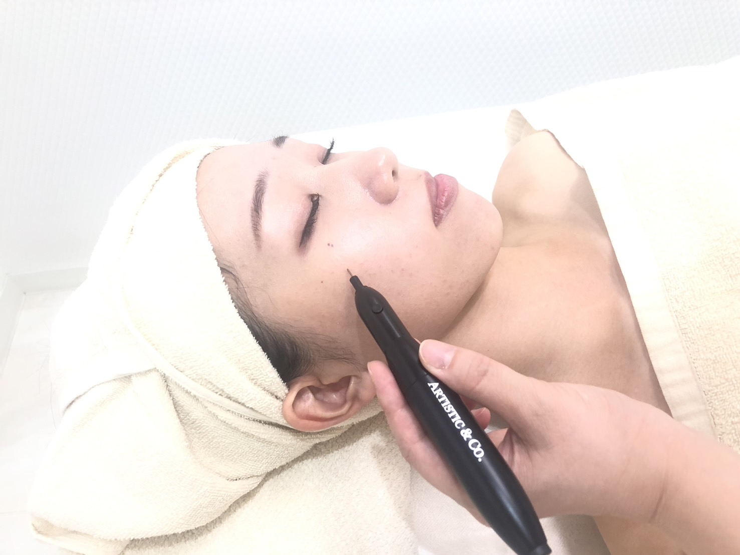 シミケア業務用 THE WHITE OUT（ザ ホワイト アウト） THE WHITE OUT［ザ ホワイトアウト］シミケアマシン【導入セット（講習