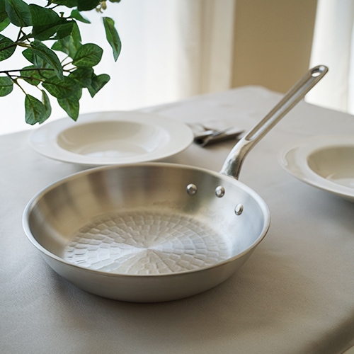 \即翌日発送/中尾アルミ製作所 アルミ キング 打出 フライパン 24cm 000000004898_A4APXI2.jpg