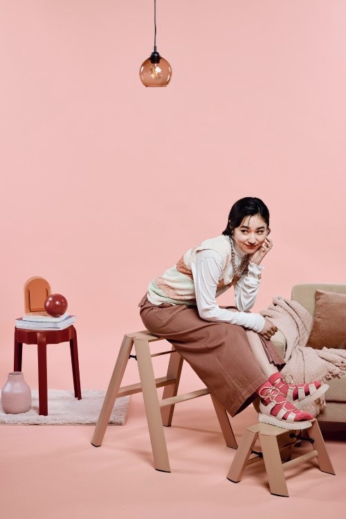 【出しっぱなしで美しい脚立】 長谷川工業 lucano（ルカーノ）2段｜自立式・ワンタッチ開閉・耐荷重100kg