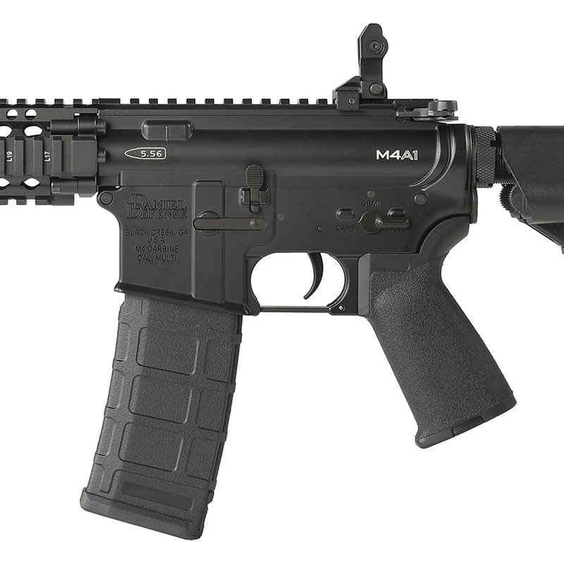 EMG/CYMA Plus CM105DDL Daniel Defense M4A1 RISII Black AEG
