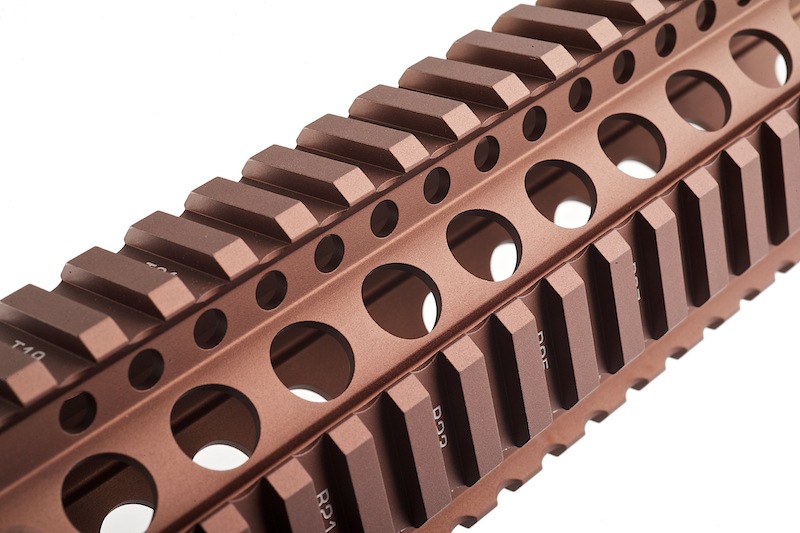 Madbull Daniel Defense Liteレールハンドガード 9inch Sand