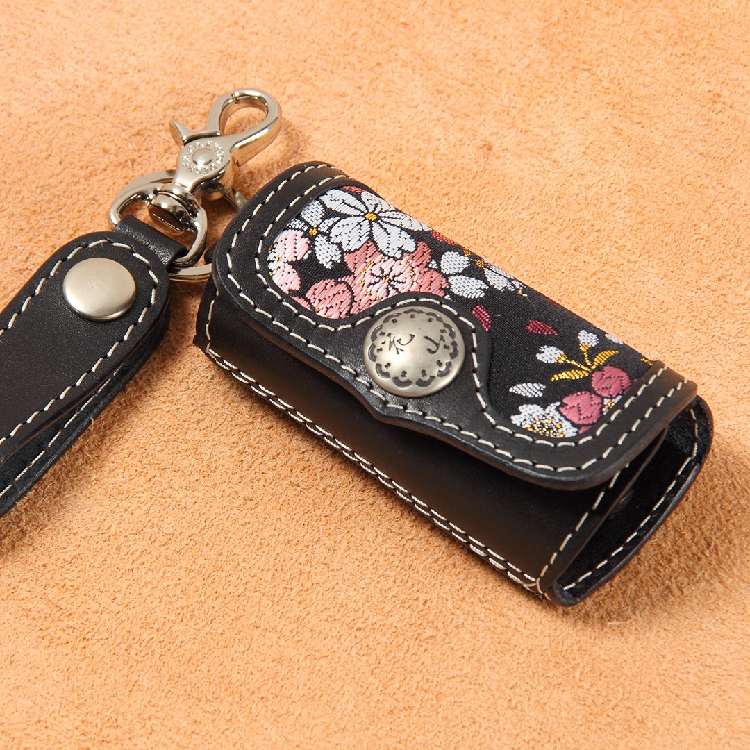 極美品レアカラー　HUNTING WORLD8連キーケース　赤☓黒　ゴールド金具 極美品レアカラー HUNTING WORLD8連キーケース 赤☓黒 ゴールド
