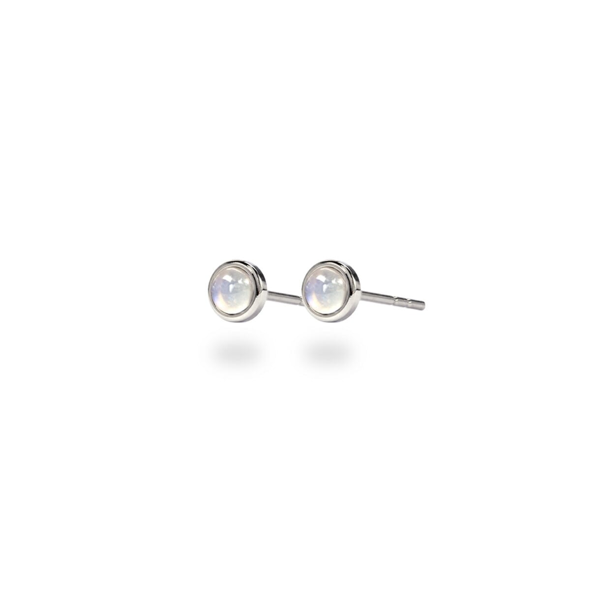 【片耳販売】ムーンストーン カボションカット  覆輪風 スタッドピアス ［3mm］