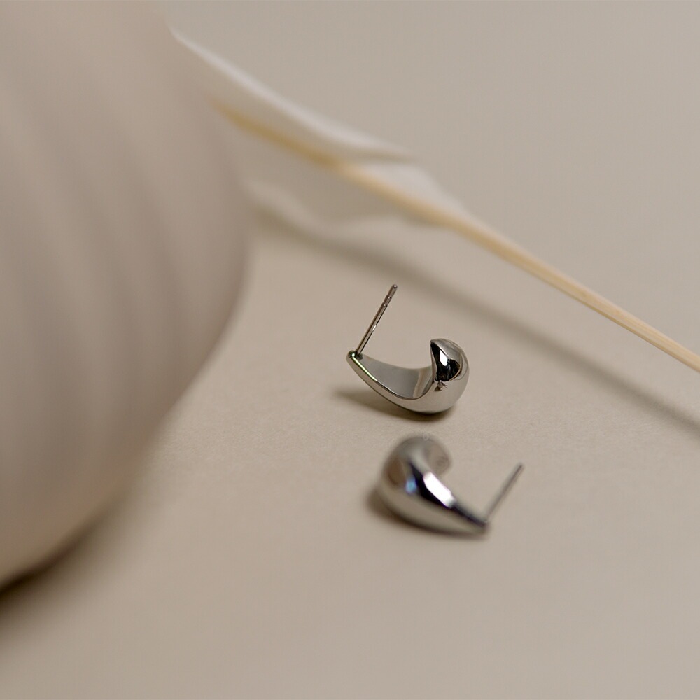 《Large》ドロップ スタッドピアス