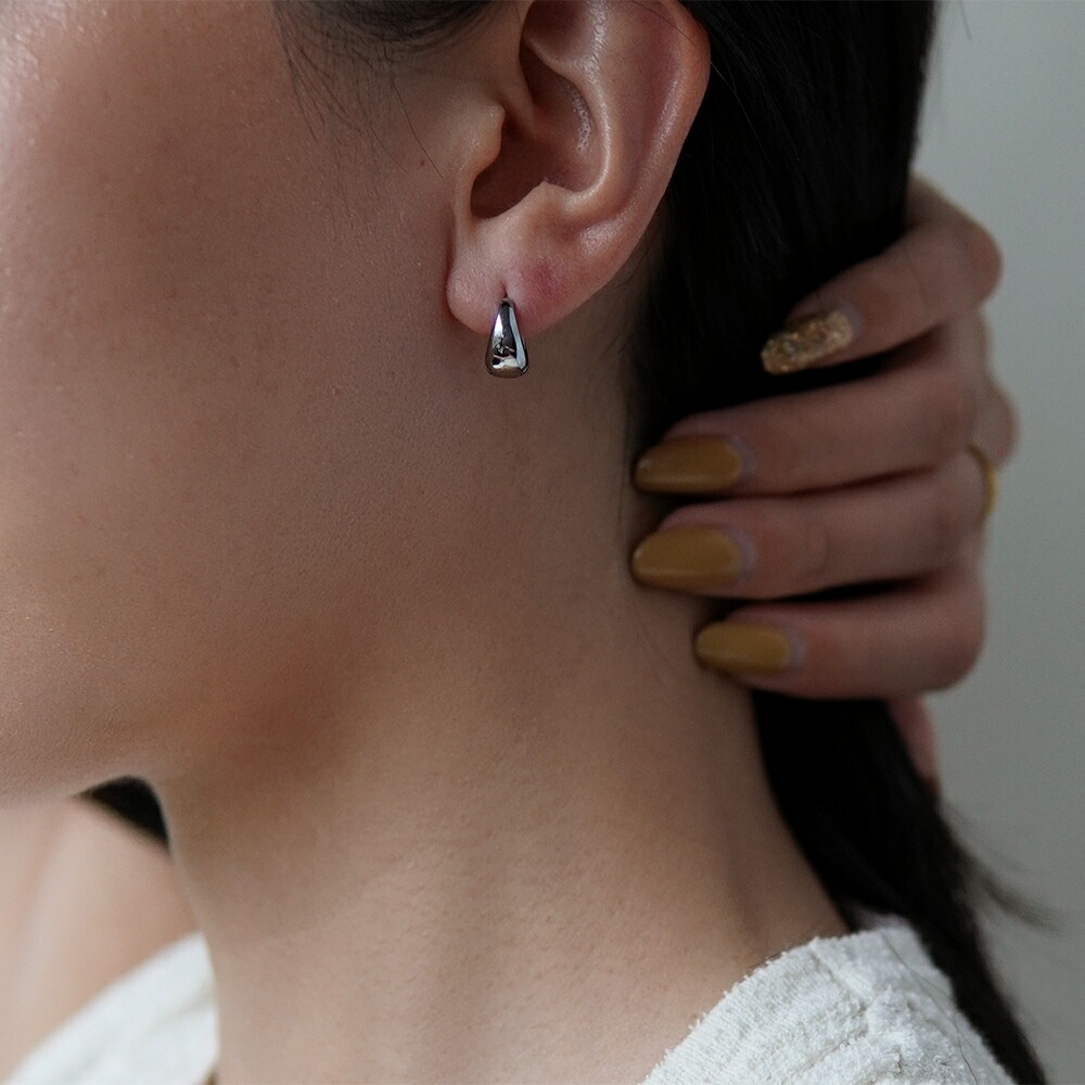 月甲丸 中折れ式ピアス 7mm×12mm