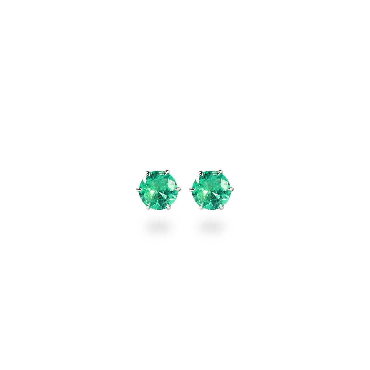 エメラルド ダイヤモンドカット スタッドピアス ［3mm］