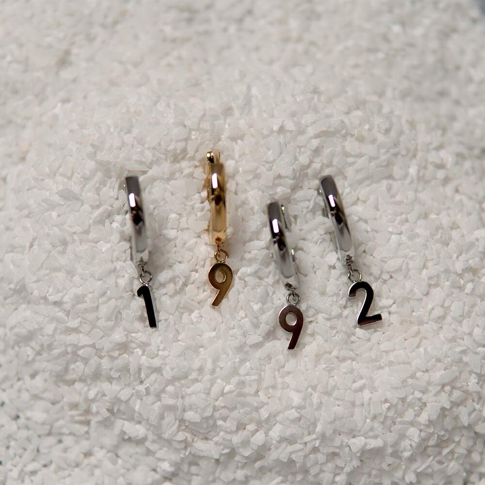 【片耳販売】イニシャル＆ナンバー フープ 中折れ式ピアス