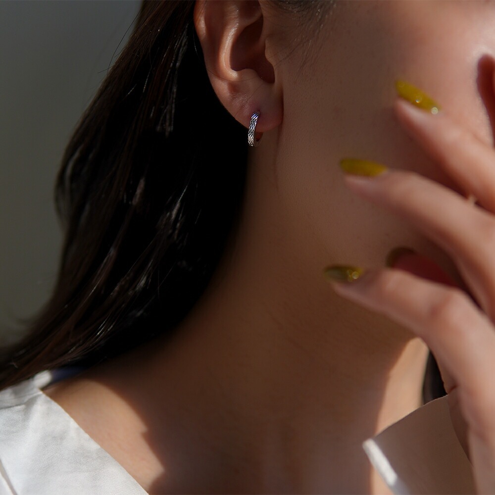《TypeC》ダイヤモンドカット フープ 中折れ式ピアス 2mm×13mm