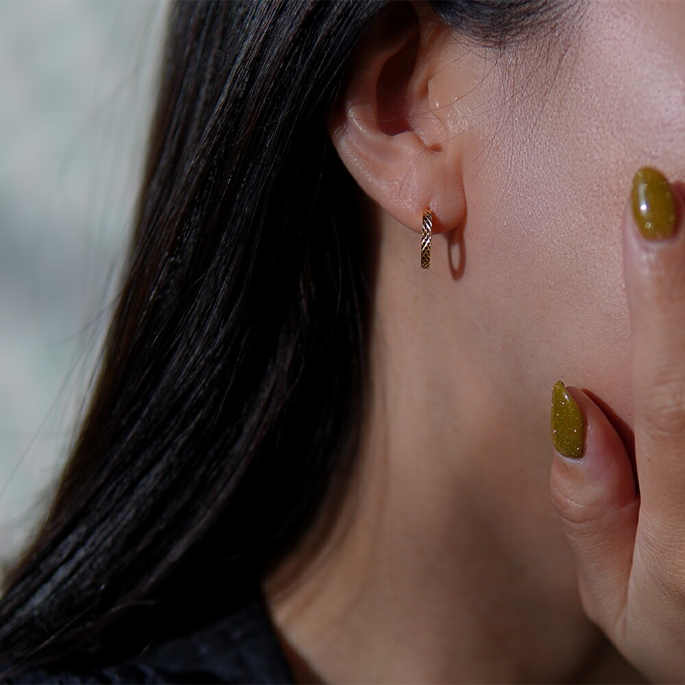 《TypeC》ダイヤモンドカット フープ 中折れ式ピアス 2mm×13mm