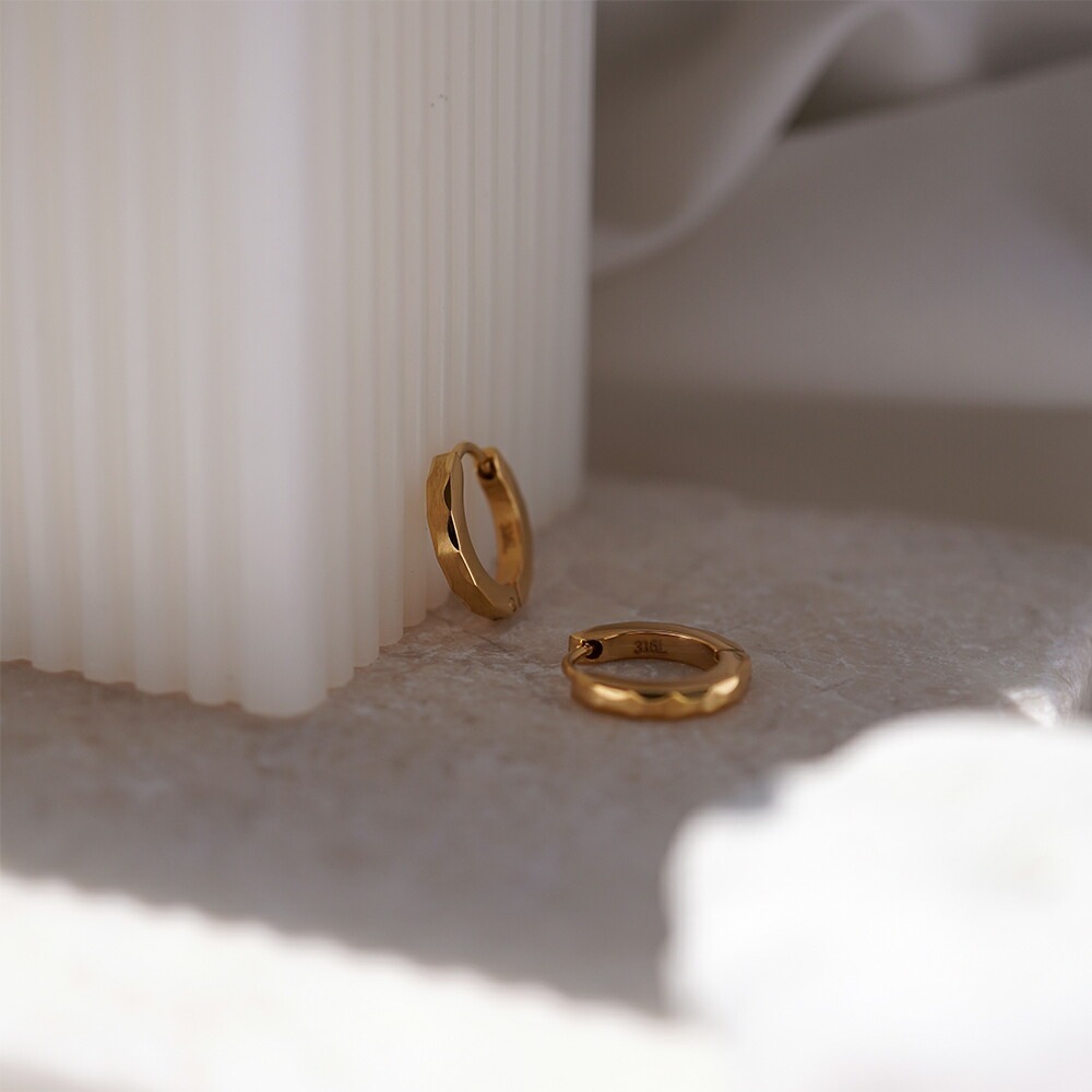 《TypeE》ダイヤモンドカット フープ 中折れ式ピアス 2mm×13mm