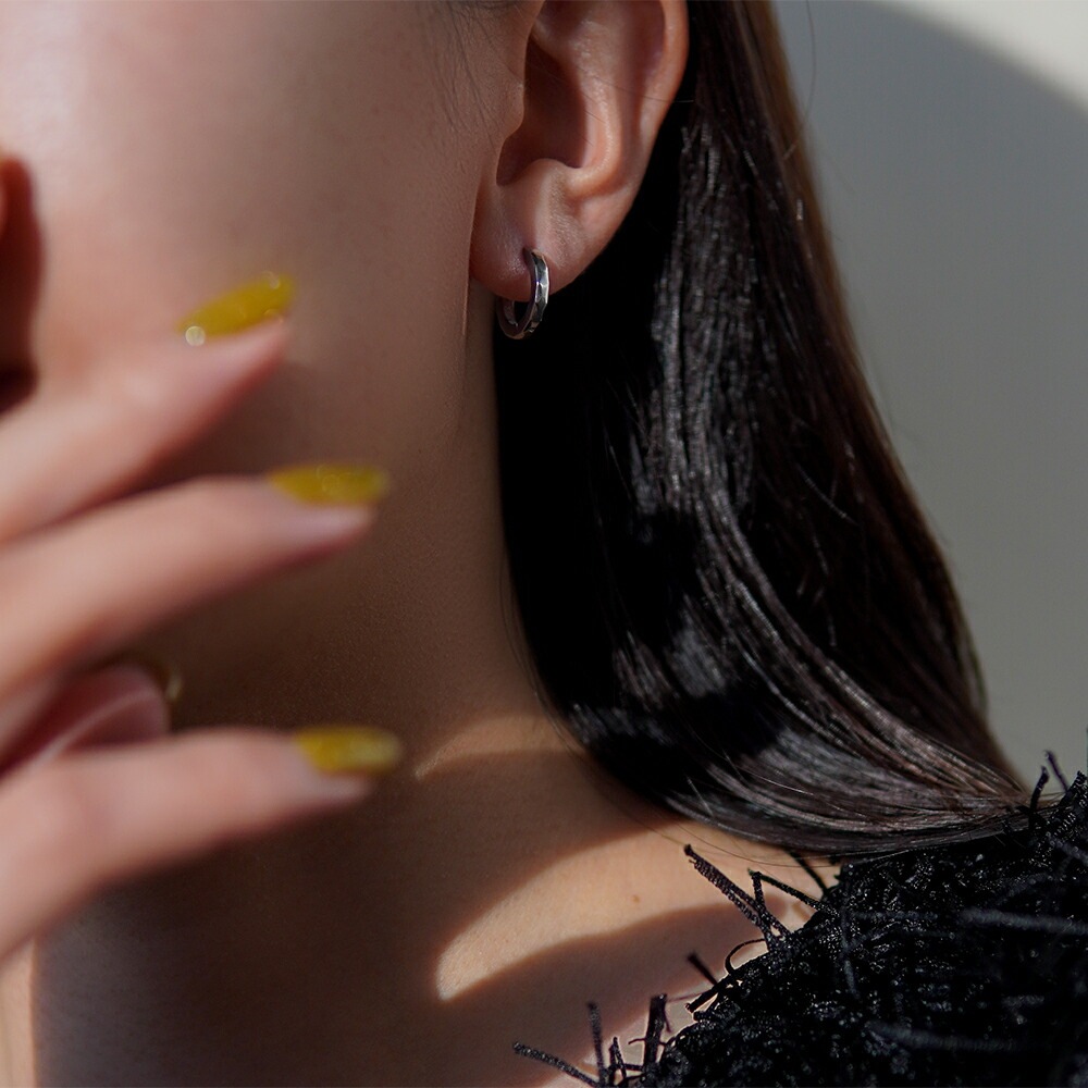 《TypeE》ダイヤモンドカット フープ 中折れ式ピアス 2mm×13mm