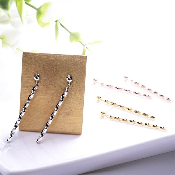 【片耳販売】ツイストライン スタッドピアス