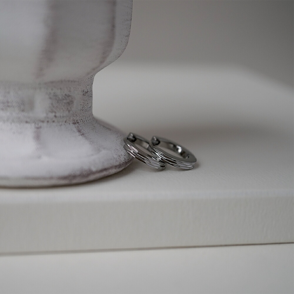 【片耳販売】《TypeB》ダイヤモンドカット フープ 中折れ式ピアス 2mm×13mm