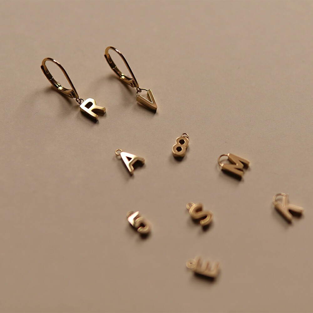 【片耳販売】イニシャル＆ナンバー ジャーマンフックピアス