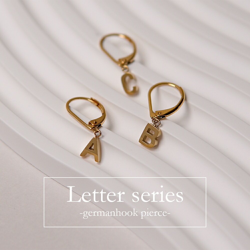 【片耳販売】イニシャル＆ナンバー ジャーマンフックピアス