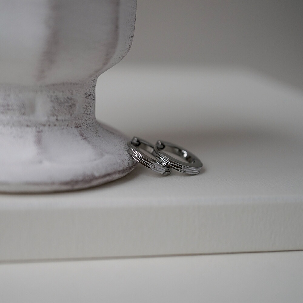 《TypeB》ダイヤモンドカット フープ 中折れ式ピアス 2mm×13mm
