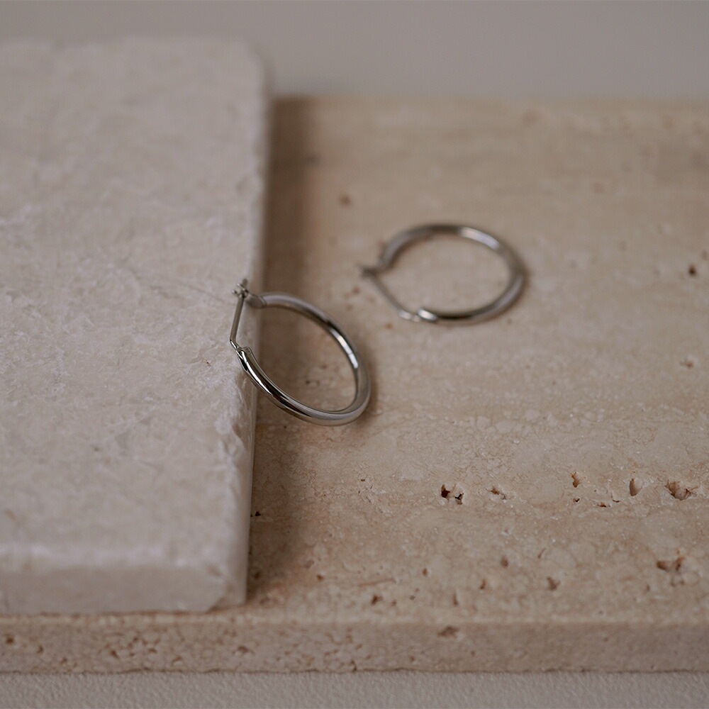 【片耳販売】パイプクロッシングフープピアス 2mm×20mm