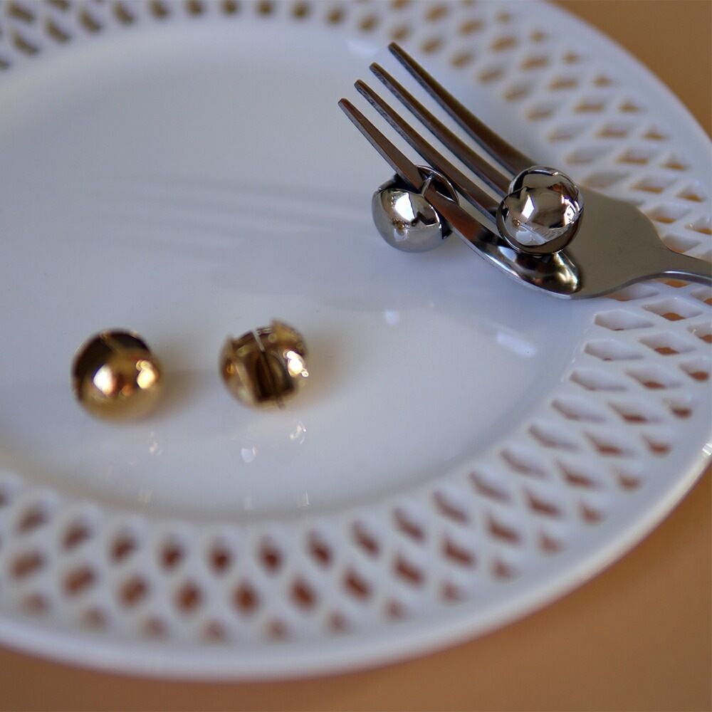 《Medium》メタルボールピアス