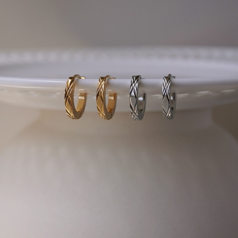 【片耳販売】《TypeD》ダイヤモンドカット フープ 中折れ式ピアス 2mm×13mm