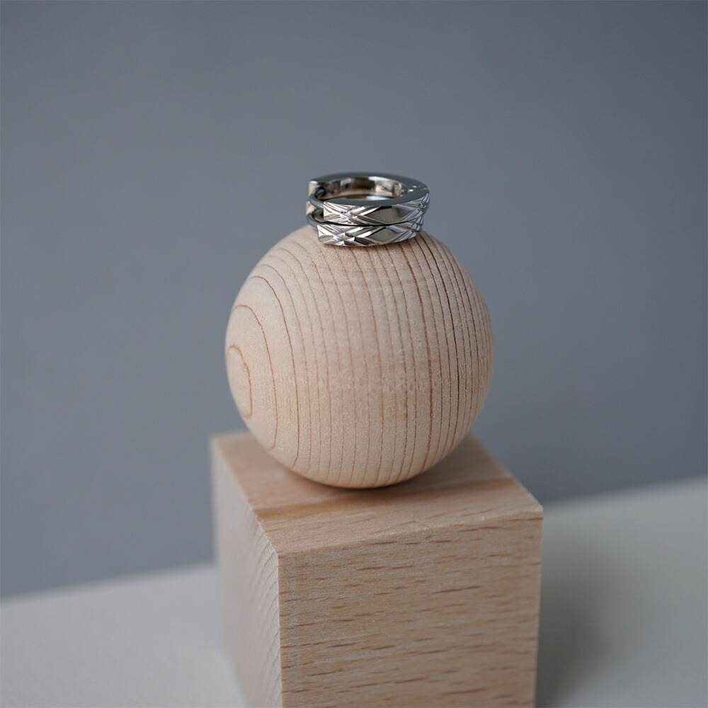 《TypeD》ダイヤモンドカット フープ 中折れ式ピアス 2mm×13mm