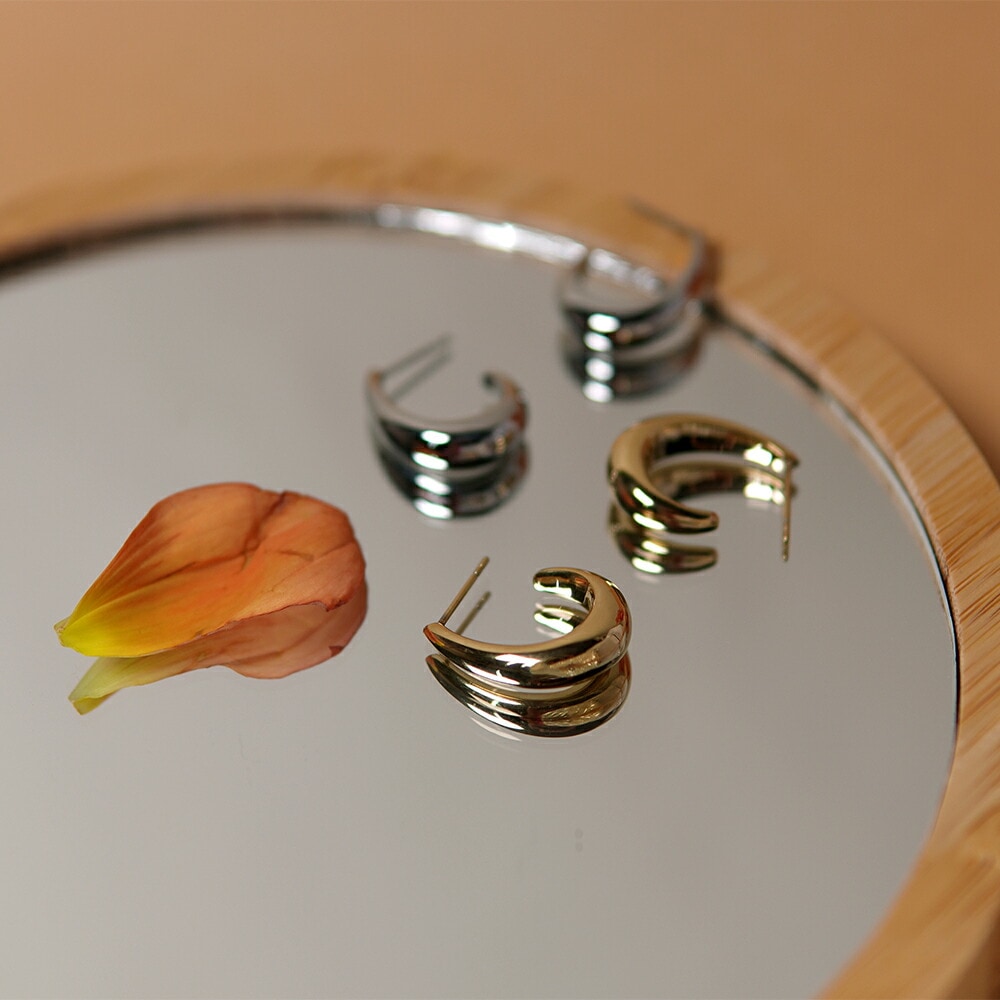 【片耳販売】ティアドロップ スタッドピアス