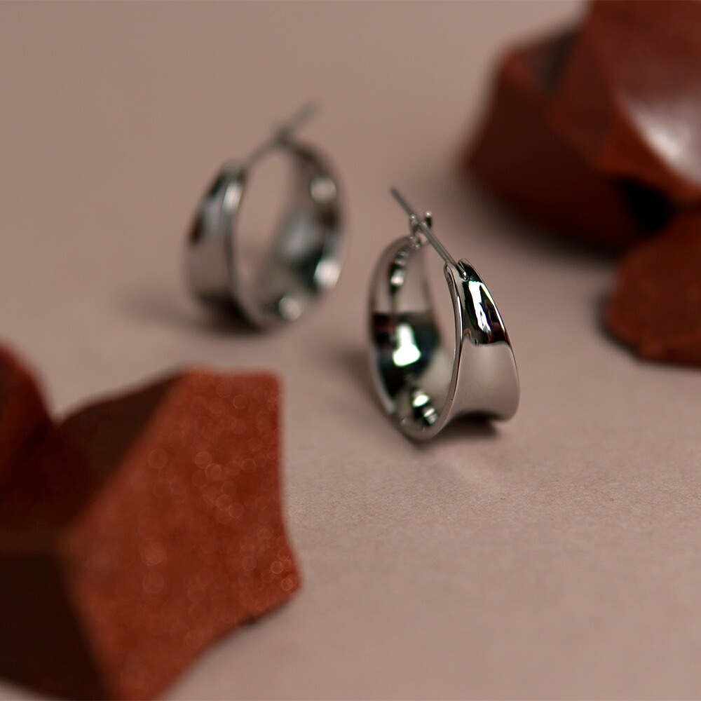 【片耳販売】ワイドメタル フープクロッシングピアス