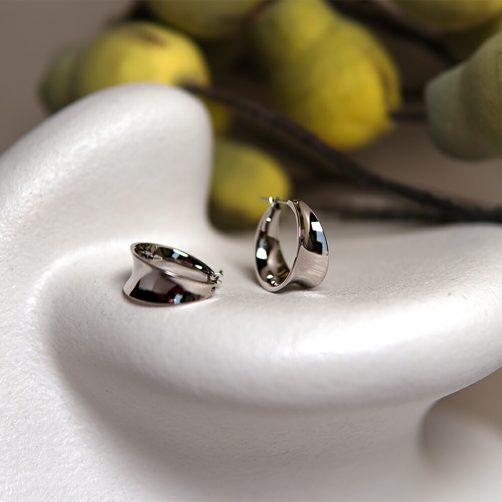 【片耳販売】ワイドメタル フープクロッシングピアス