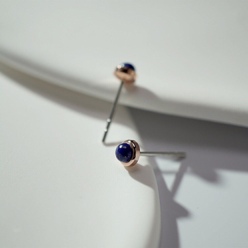 ラピスラズリ カボションカット  覆輪風 スタッドピアス ［3mm］
